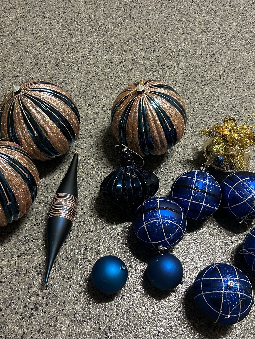 Christmas decor tree bundle - Picture 2 of 7